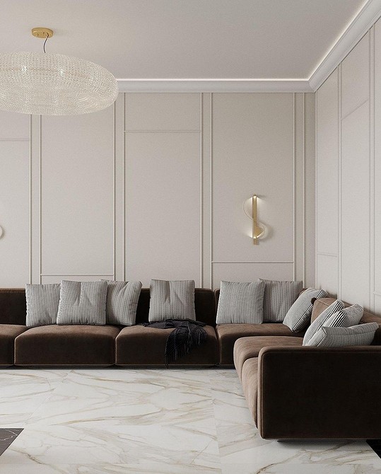 Brązowa sofa: Elegancja Stylowa brązowa sofa w nowoczesnym salonie z dekoracyjnymi poduszkami. Przytulny wystrój.