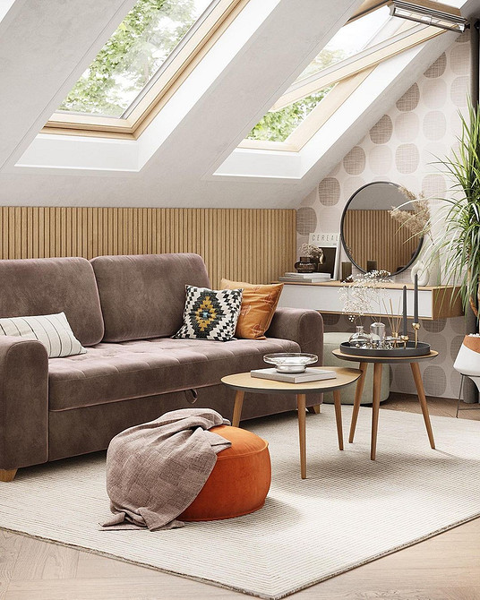 Przytulna brązowa sofa Brązowa sofa w salonie w stylu skandynawskim z drewnianymi elementami i jasnymi ścianami.