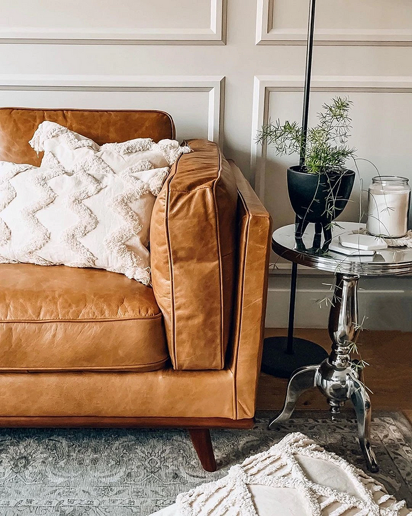 Narożna skórzana sofa Narożna skórzana sofa optymalizująca przestrzeń w małym mieszkaniu, design 2026