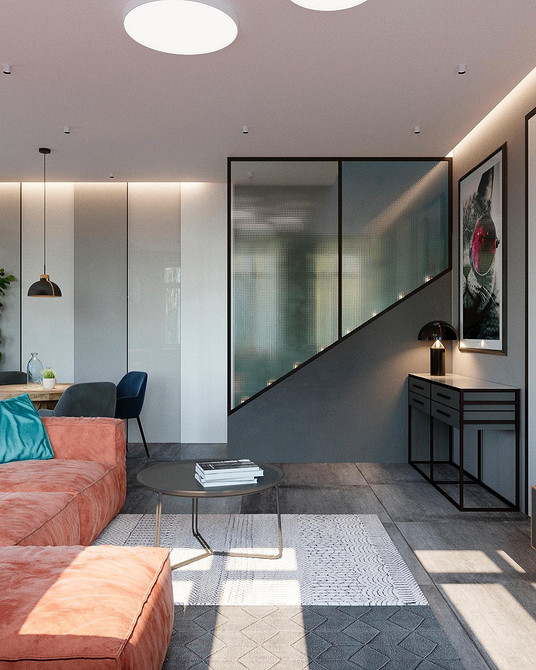 Salon z sofą Czerwona sofa w salonie. Aranżacja wnętrza z czerwoną sofą i dekoracjami.