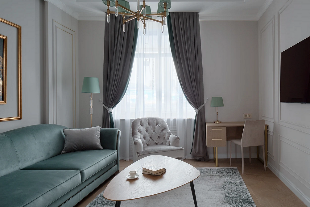 Relaks z Klasą Stylowe krzesło z wysokim oparciem: Idealne do relaksu i czytania książek.