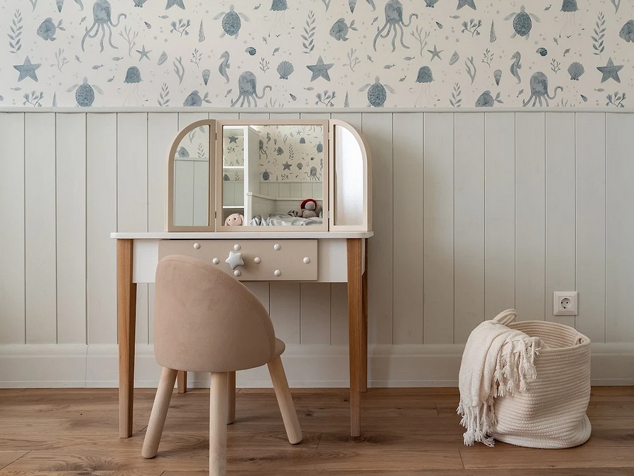 Harmonia w pokoju Stylowy fotel w pokoju dziecka, harmonijne połączenie kolorów i form.