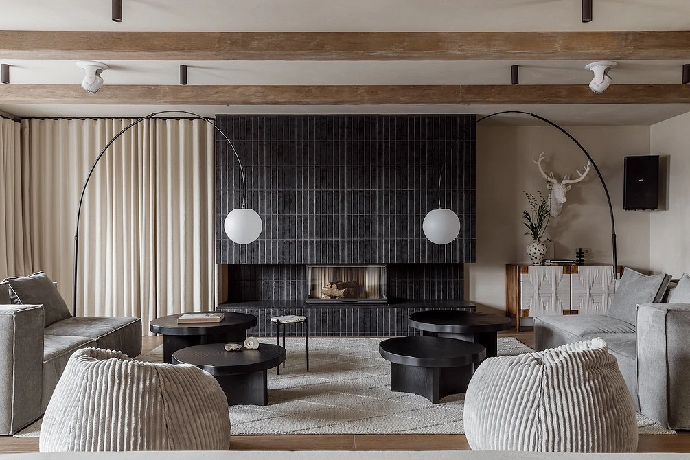 Krzesło w każdym pokoju Krzesło w aranżacji wnętrza: inspiracje do salonu, sypialni i innych pomieszczeń. Krzesła 2026