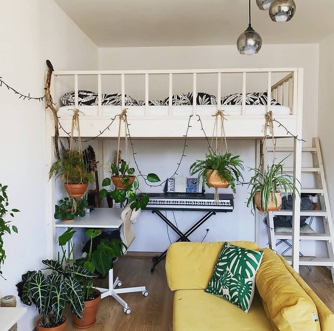 Funkcjonalne łóżko z biurkiem Łóżko piętrowe z biurkiem i metalową ramą: idealne rozwiązanie do małego mieszkania