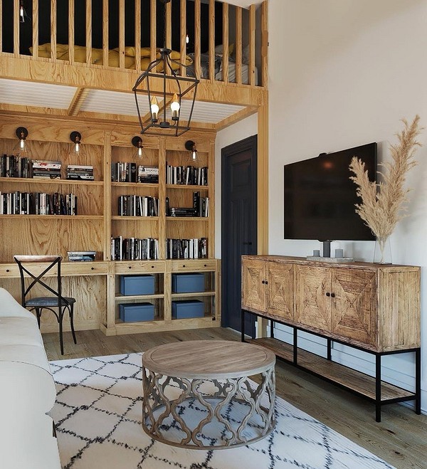 Rustykalna antresola z biurkiem Łóżko na antresoli w stylu rustykalnym z miejscem do pracy. Małe mieszkanie.