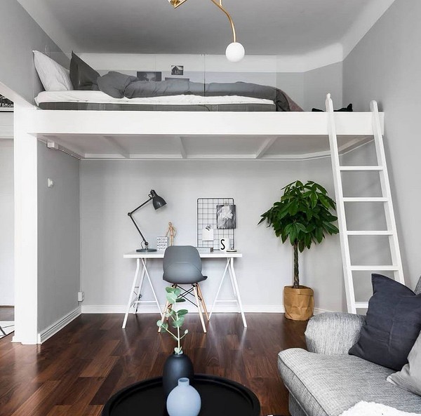 Małe jest piękne Kompaktowe łóżko piętrowe z biurkiem dla małego mieszkania, ergonomiczne rozwiązanie