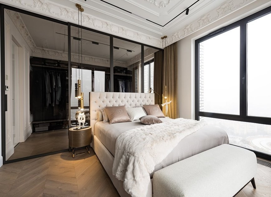 Boucle w Sypialni Nowoczesne łóżko z miękkim zagłówkiem z tkaniny boucle w sypialni.