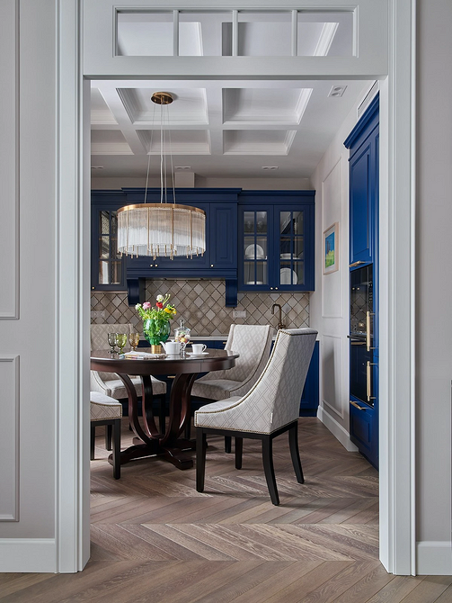 Elegancja w jadalni Elegancki okrągły stół: ponadczasowy element wyposażenia jadalni