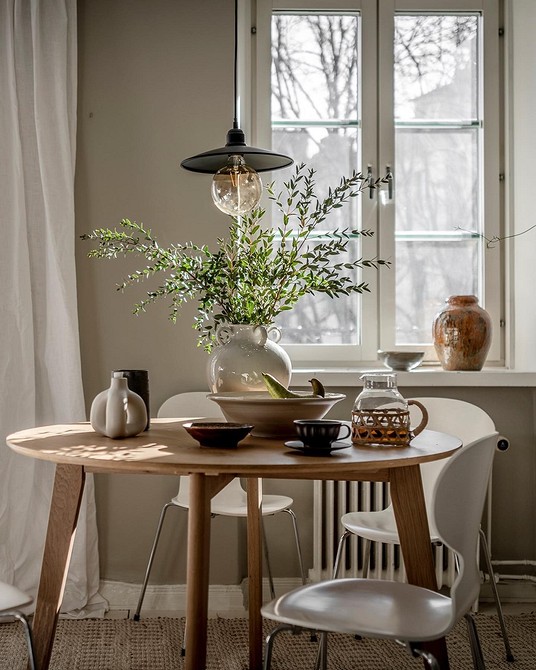 Okrągły stół boho Okrągły stół w jadalni w stylu boho. Porady i inspiracje na 2026.