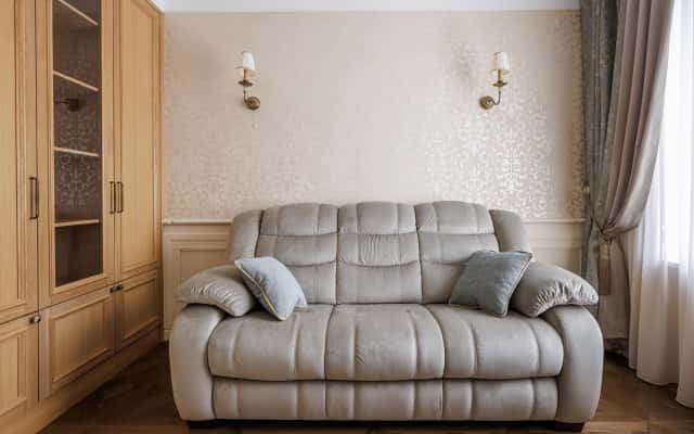 Neo-klasyczna przestrzeń Kijów Jasne i przestronne mieszkanie po remoncie w stylu neo-klasycznym, Kijów - aranżacja wnętrz 2026.