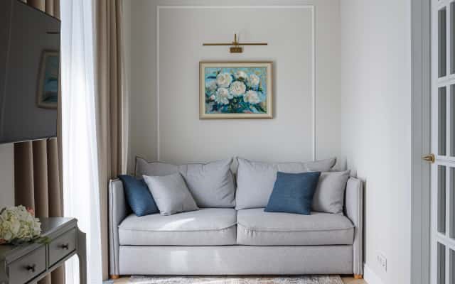 Paryski szyk wnętrz Nowoczesna aranżacja wnętrza w stylu klasycznym z elementami paryskiego szyku.