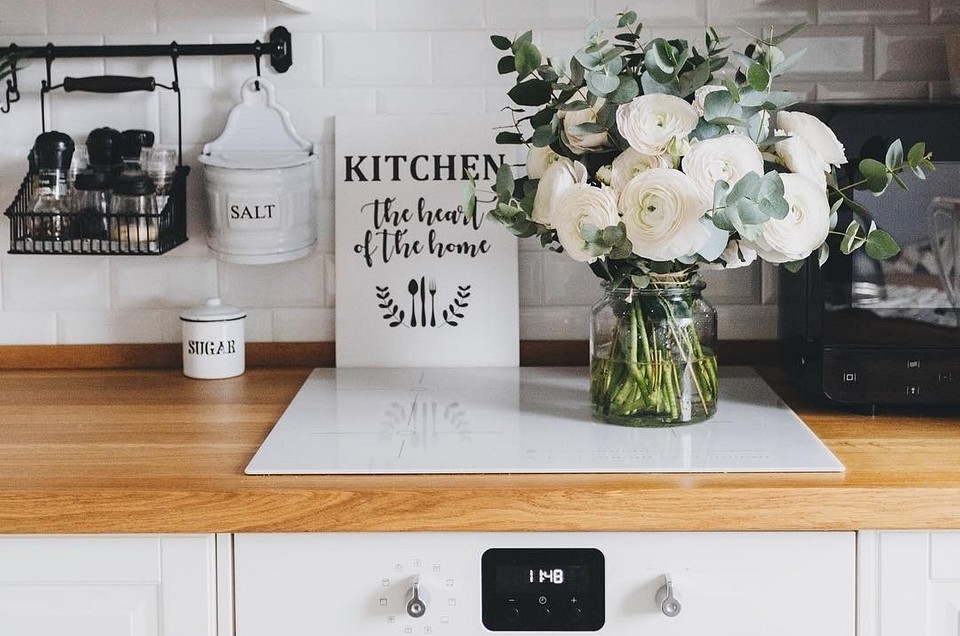 Olejowany blat kuchenny Drewniany blat kuchenny zabezpieczony olejem. Wybierz idealne wykończenie dla Twojej kuchni.