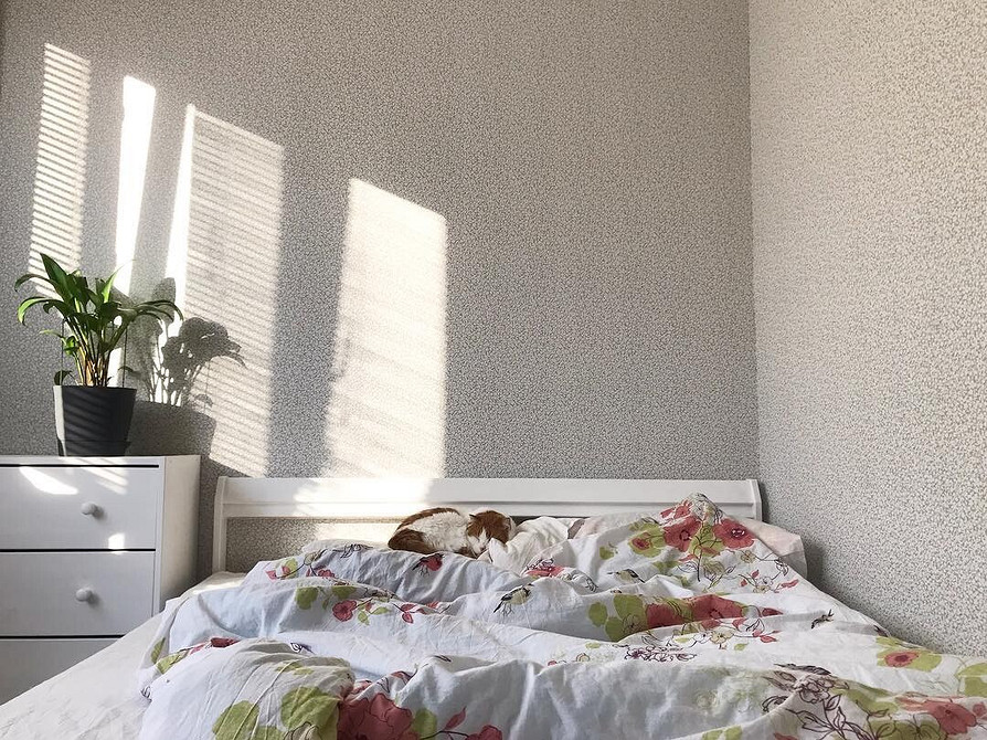 IKEA: Stół z klasą Stół i dekoracje IKEA do 3000 zł: niedrogie i stylowe meble do salonu.