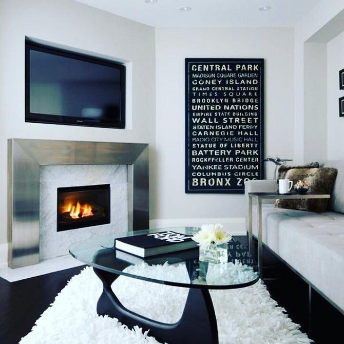 Stylowa nisza pod telewizor w ciemnych tonach z geometrycznym designem – trendy 2026.