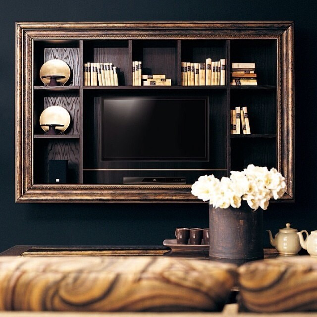 Minimalizm w niszy TV 2026 Minimalistyczny design niszy pod telewizor 2026 w jasnych tonach, wbudowany w ścianę.