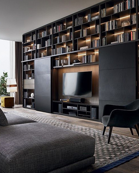 Naturalna nisza TV Przestronna nisza dla telewizora z wykorzystaniem naturalnych materiałów drewna i kamienia.