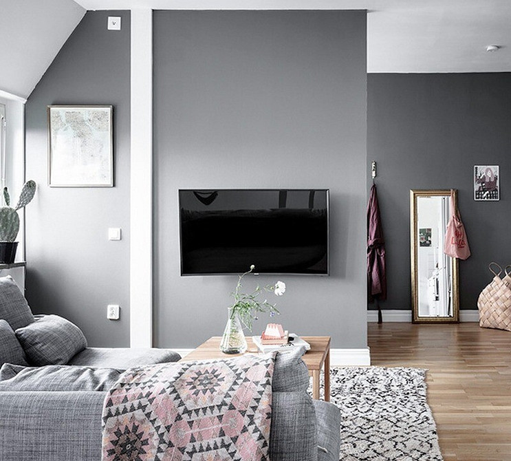 Przechowywanie i TV Kuchnia 2026: Elegancka nisza dla telewizora z półkami do przechowywania i dekoracji.