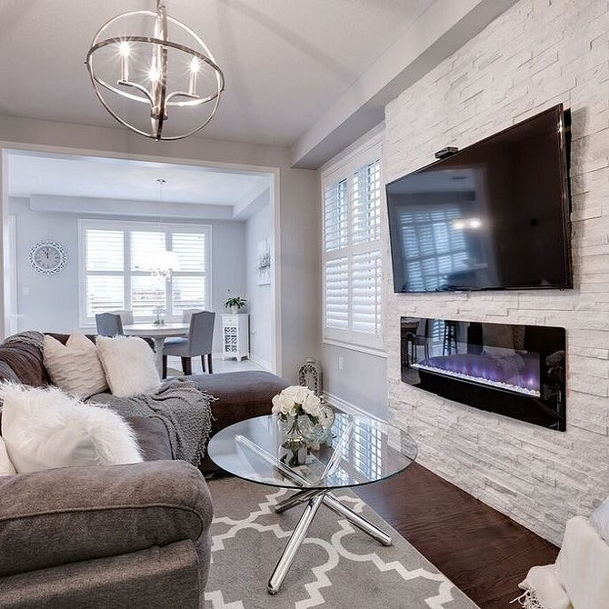 Tekstury i LED Kuchnia 2026: Nowoczesna nisza dla telewizora z teksturowanymi panelami i LED podświetleniem.