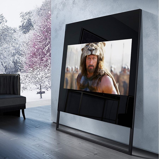 Funkcjonalna nisza TV z szafkami do przechowywania w pokoju. Aranżacja wnętrz 2026.