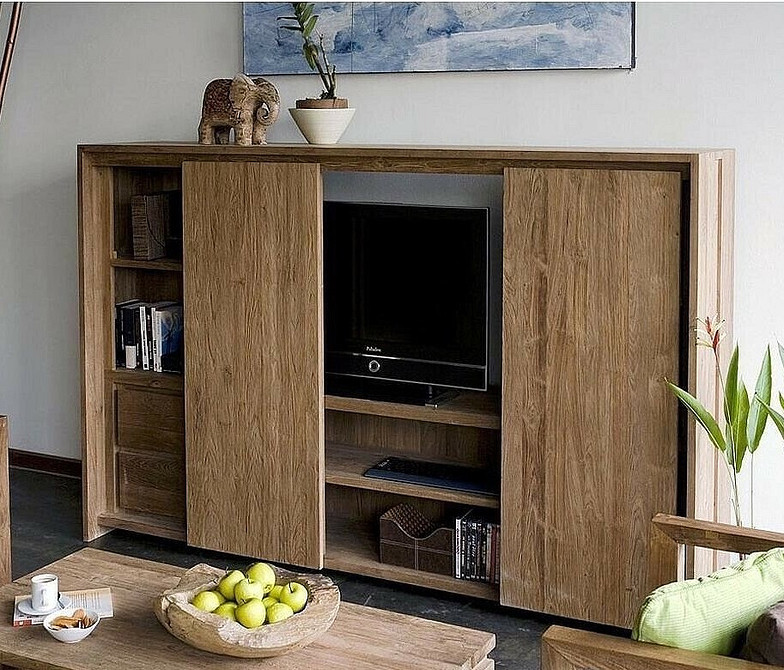 Ciemny minimalizm Wbudowany telewizor w szafie w ścianie w ciemnych odcieniach i minimalistycznym designie 2026.