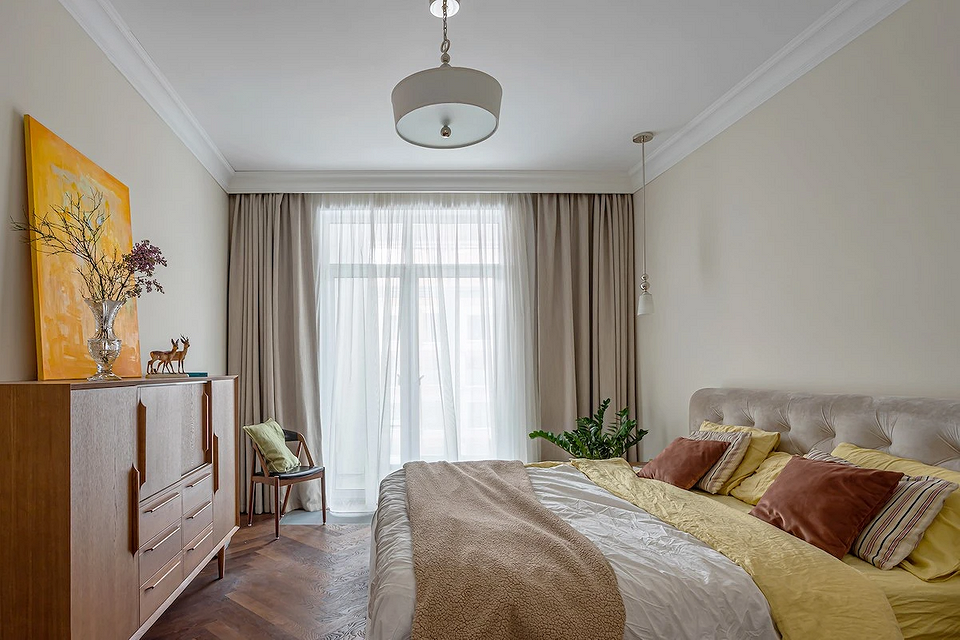 Eklektyczny salon 2026 Eklektyczny salon z meblami na zamówienie, unikalny styl aranżacji wnętrz bez zestawów mebli 2026.