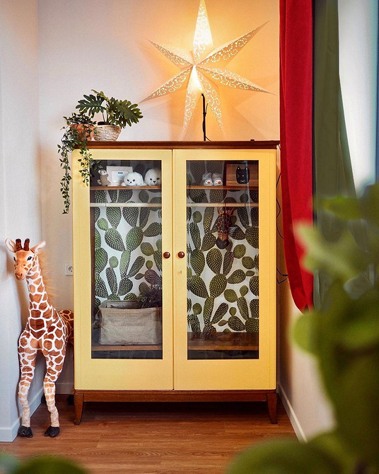 Fotel vintage z charakterem Odrestaurowany fotel vintage z nową tapicerką: DIY renowacja mebli