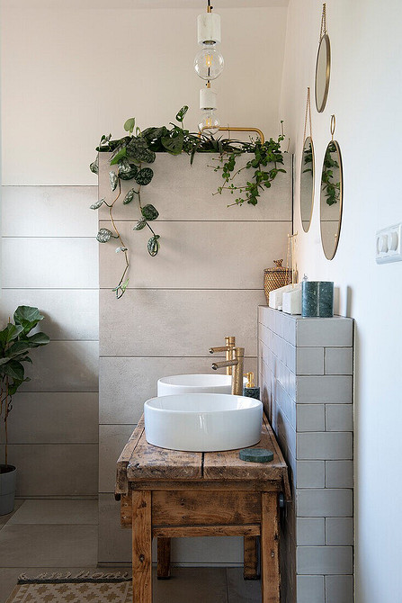 Lustro vintage z charakterem Odnowione lustro w stylu vintage: dekoracja mebli i pomysły dla domu