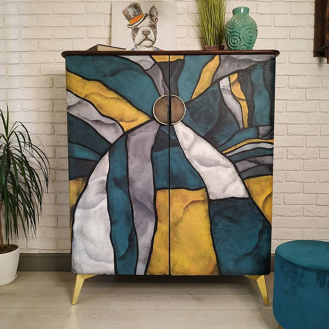 Renowacja mebli vintage: metamorfoza starych przedmiotów w nowe, stylowe akcenty w domu.