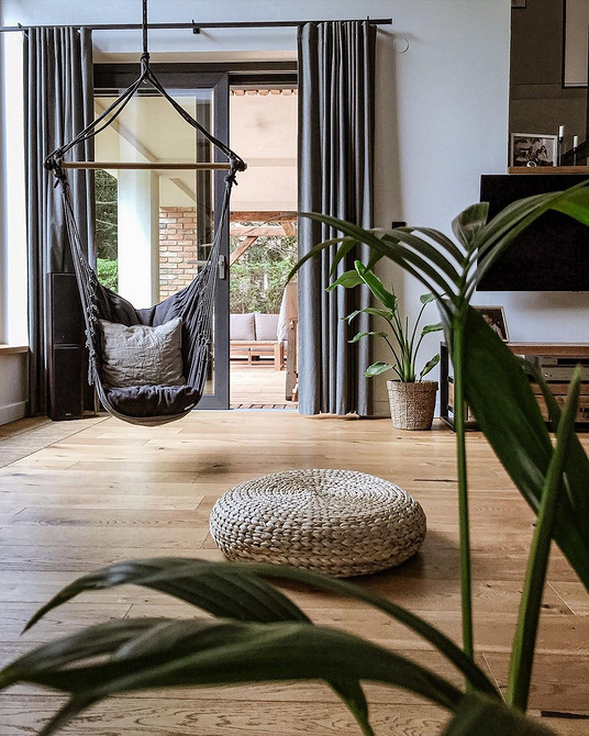 Rattan na tarasie Krzesło wiszące z rattanu syntetycznego na tarasie: stylowy i praktyczny wybór