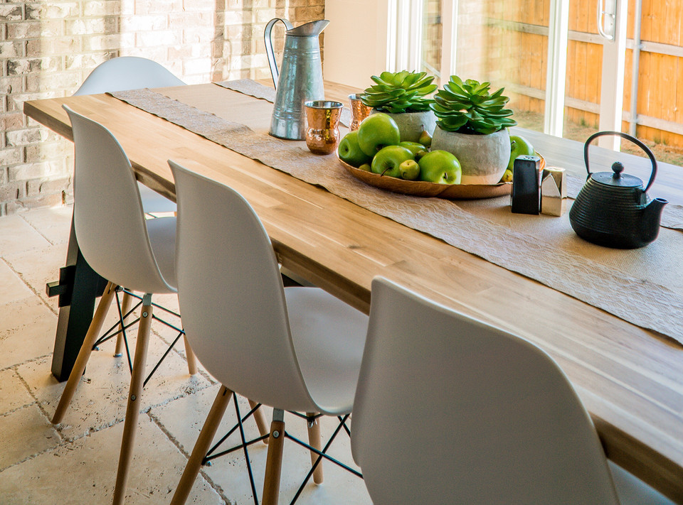 Rattanowy relaks Komplet mebli ogrodowych z rattanu: sofa, fotele i stolik kawowy.