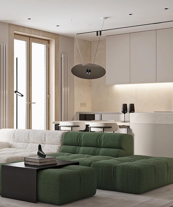 Stylowa Dwukolorowa Sofa 2026 Dwukolorowa sofa modułowa w nowoczesnym salonie. Neutralne kolory idealne do małego mieszkania 2026.