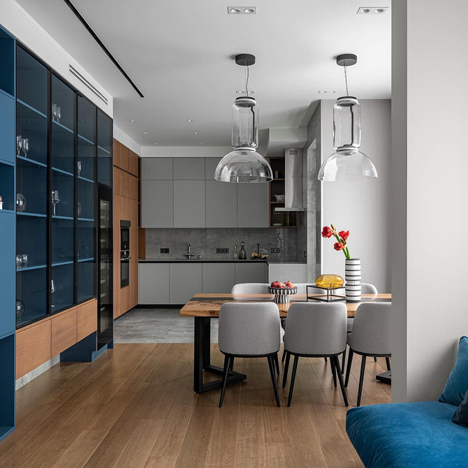 Komoda w szarości Szara komoda w stylu minimalistycznym 2026 roku: funkcjonalność i design.