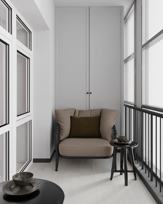 Jasna szafa balkon Jasna szafa na balkonie: wizualnie powiększa przestrzeń i dodaje jasności, nowoczesny design.