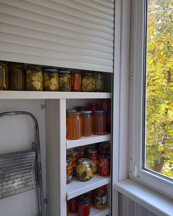 Szafa: porządek na balkonie Szafa na balkonie: idealne rozwiązanie do przechowywania i organizacji przestrzeni.