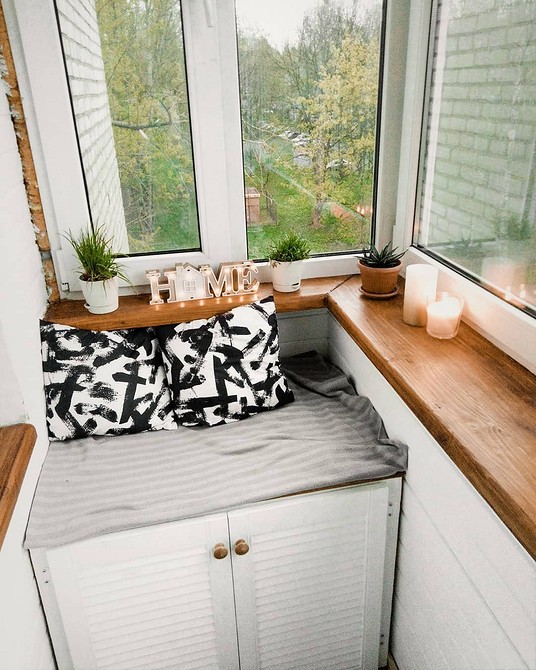 Kompaktowa szafa Kompaktowa szafa na balkonie: doskonałe rozwiązanie dla małych balkonów i loggii.