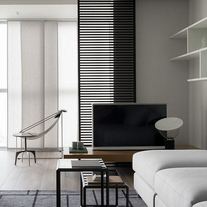 Szafka RTV z dekoracjami Duża szafka RTV z dekoracjami w nowoczesnym salonie 2026.