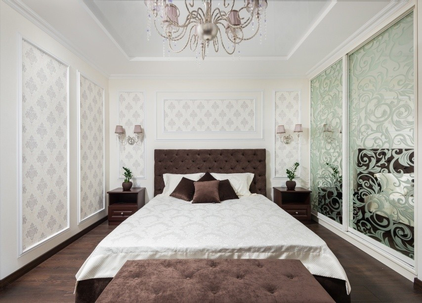 Szafa do sypialni loft Nowoczesna szafa do sypialni z naturalnego drewna i matowymi frontami w stylu loft.