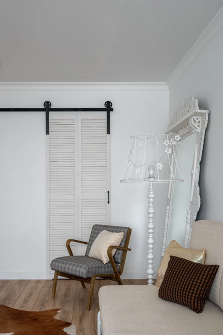 Styl retro w domu Nowoczesne wnętrze z elementami stylu retro, tworzące unikatowe i stylowe mieszkanie.