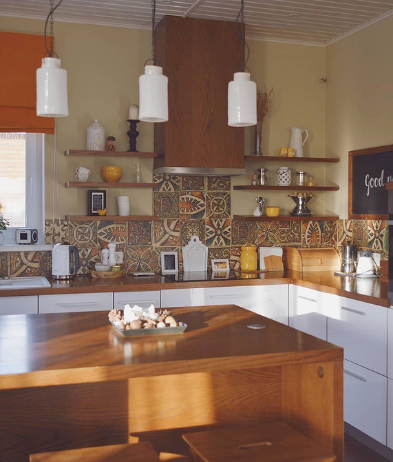 Rustykalny blat dębowy Blat dębowy w rustykalnej kuchni: harmonia drewna i designu. Styl rustykalny 2026