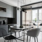 Krzesła z duszą: Jak stworzyć ciepłe wnętrze w stylu babcinej alkowy?