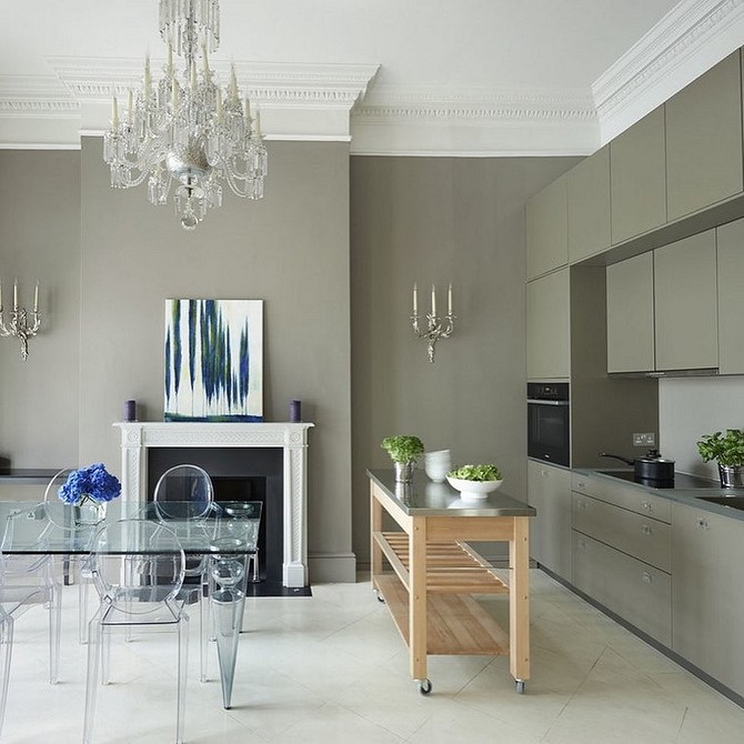 Przezroczysta konsola Przezroczysty stolik konsolowy – idealne rozwiązanie dla niewielkich przestrzeni.