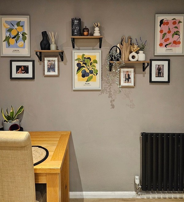 Półki: Minimalizm w detalu Minimalistyczny design - inspiracje na aranżacje półek wiszących 2026