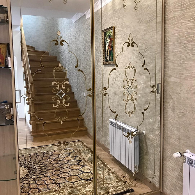 Szafa z lustrem Nowoczesna szafa z lustrem w sypialni – elegancki design wnętrza