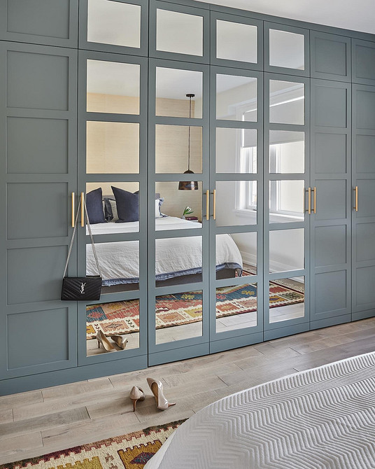 Lustrzane szafy: Inspiracje Różne warianty szaf przesuwnych z lustrami do różnych wnętrz, inspiracje.