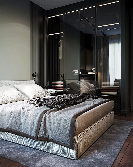 Dekoracyjna szafa Nowoczesna szafa z lustrzanymi wstawkami i dekoracyjnymi elementami na drzwiach