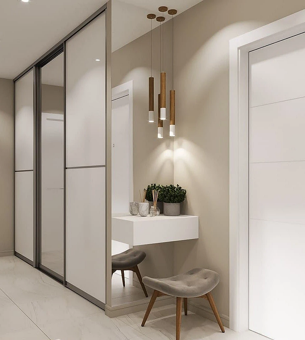 Duża szafa: więcej przestrzeni Duża szafa lustrzana w salonie: wizualne powiększenie przestrzeni i elegancja. Styl nowoczesny.